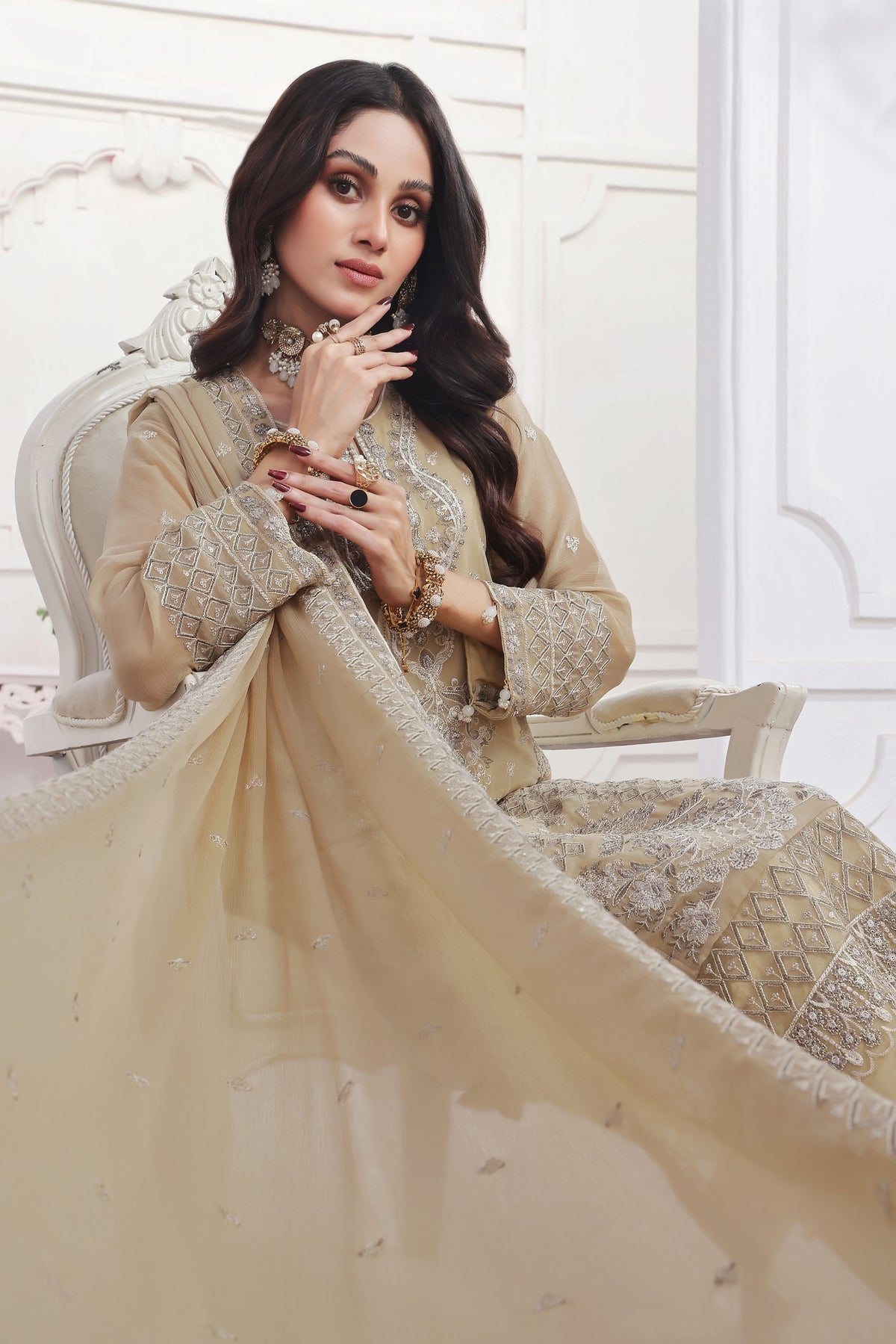 ๐๐๐๐๐๐ข๐ง๐ ๐๐ฅ๐๐ ๐๐ง๐๐ ๐ฐ๐ข๐ญ๐ก ๐จ๐ฎ๐ซ ๐๐ฎ๐ฑ๐ฎ๐ซ๐ข๐จ๐ฎ๐ฌ ๐-๐๐ข๐๐๐ ๐๐ฆ๐๐ซ๐จ๐ข๐๐๐ซ๐๐ ๐
๐ฅ๐จ๐ซ๐ฎ๐ฆ ๐๐ก๐ข๐๐๐จ๐ง ๐๐จ๐ฅ๐ฅ๐๐๐ญ๐ข๐จ๐ง