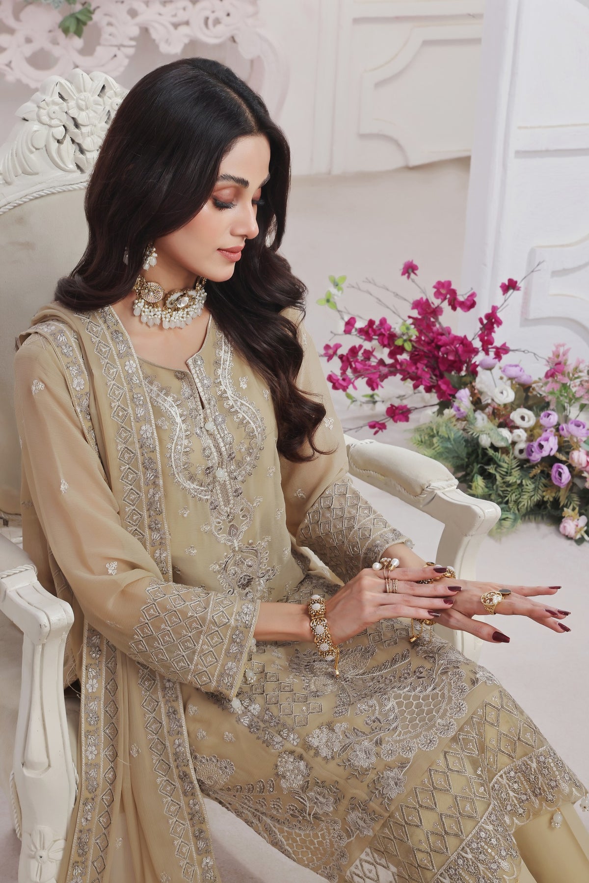 ๐๐๐๐๐๐ข๐ง๐ ๐๐ฅ๐๐ ๐๐ง๐๐ ๐ฐ๐ข๐ญ๐ก ๐จ๐ฎ๐ซ ๐๐ฎ๐ฑ๐ฎ๐ซ๐ข๐จ๐ฎ๐ฌ ๐-๐๐ข๐๐๐ ๐๐ฆ๐๐ซ๐จ๐ข๐๐๐ซ๐๐ ๐
๐ฅ๐จ๐ซ๐ฎ๐ฆ ๐๐ก๐ข๐๐๐จ๐ง ๐๐จ๐ฅ๐ฅ๐๐๐ญ๐ข๐จ๐ง