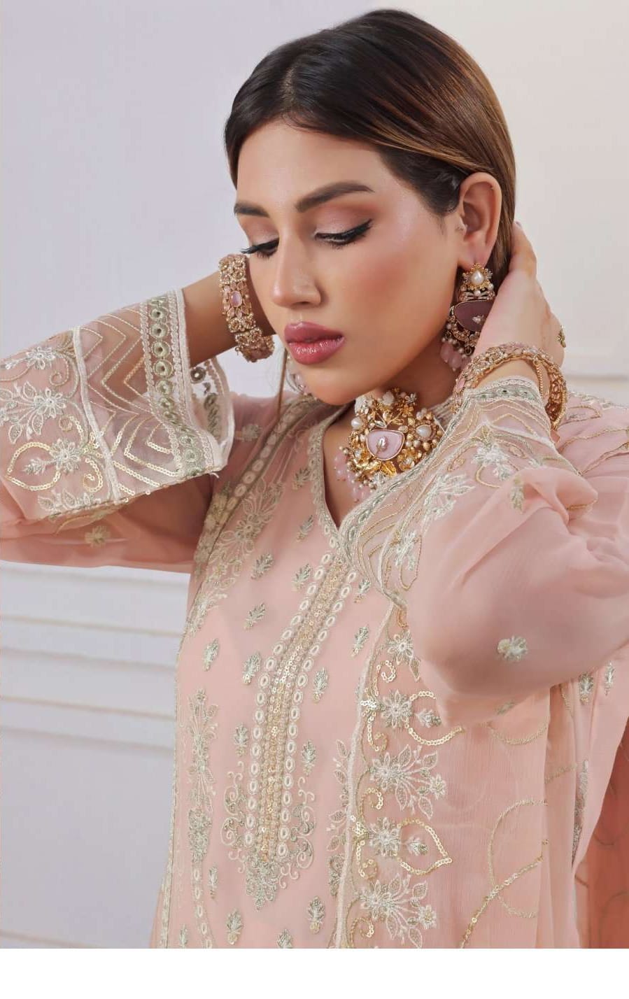 𝐑𝐞𝐝𝐞𝐟𝐢𝐧𝐞 𝐞𝐥𝐞𝐠𝐚𝐧𝐜𝐞 𝐰𝐢𝐭𝐡 𝐨𝐮𝐫 𝐋𝐮𝐱𝐮𝐫𝐢𝐨𝐮𝐬 𝟑-𝐏𝐢𝐞𝐜𝐞 𝐄𝐦𝐛𝐫𝐨𝐢𝐝𝐞𝐫𝐞𝐝 𝐅𝐥𝐨𝐫𝐮𝐦 𝐂𝐡𝐢𝐟𝐟𝐨𝐧 𝐂𝐨𝐥𝐥𝐞𝐜𝐭𝐢𝐨𝐧