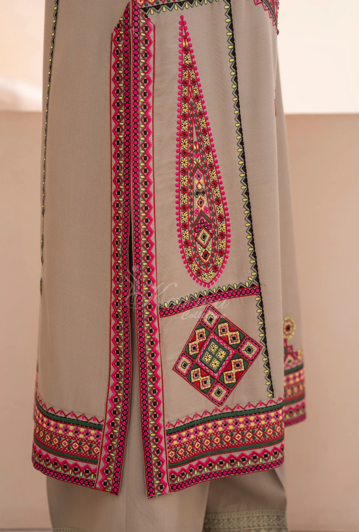 Winter Luxury 3 Piece Embroidered Mishaal Karma CollectionLIGHT OAT SKU:KC-1533