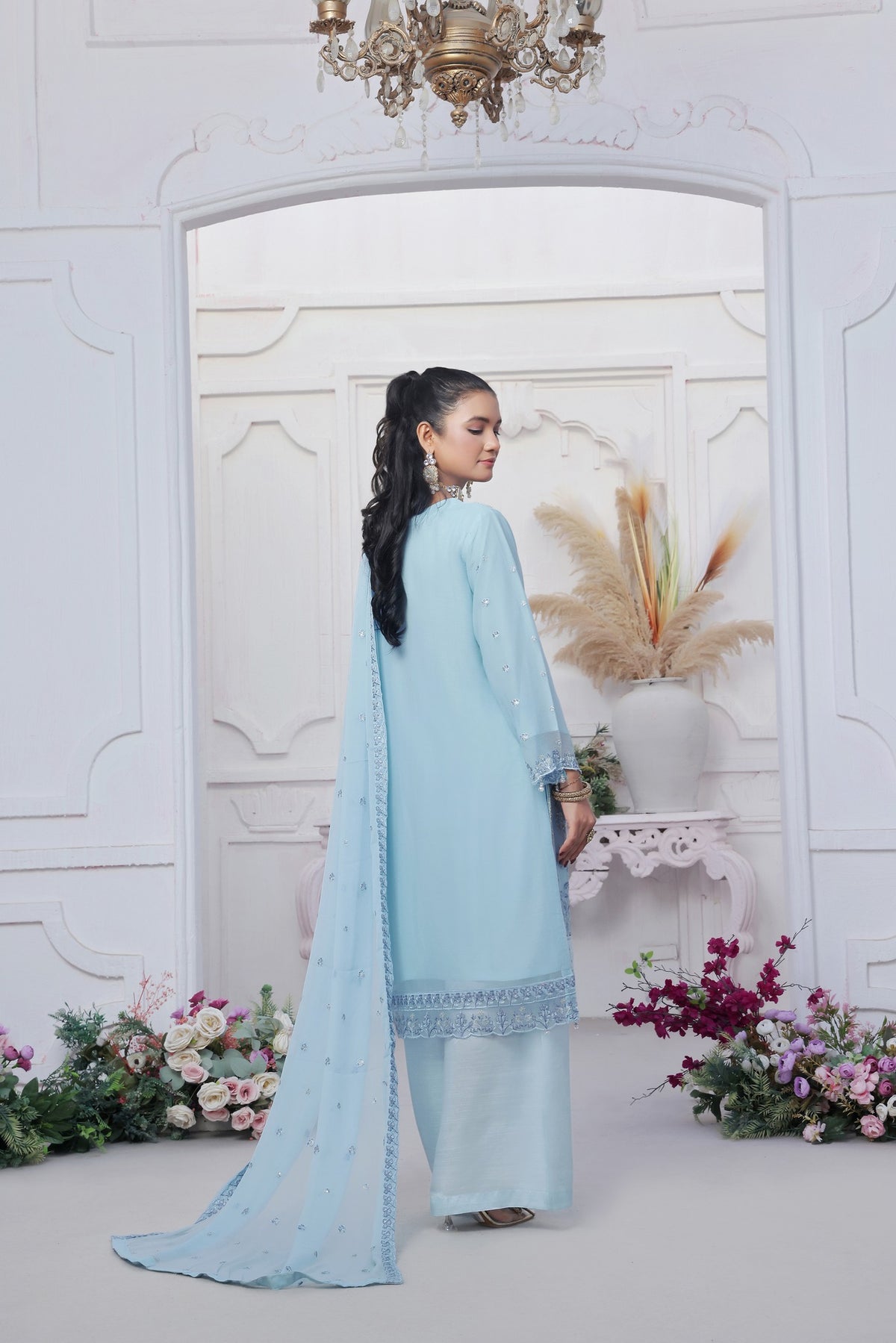 𝐑𝐞𝐝𝐞𝐟𝐢𝐧𝐞 𝐞𝐥𝐞𝐠𝐚𝐧𝐜𝐞 𝐰𝐢𝐭𝐡 𝐨𝐮𝐫 𝐋𝐮𝐱𝐮𝐫𝐢𝐨𝐮𝐬 𝟑-𝐏𝐢𝐞𝐜𝐞 𝐄𝐦𝐛𝐫𝐨𝐢𝐝𝐞𝐫𝐞𝐝 𝐅𝐥𝐨𝐫𝐮𝐦 𝐂𝐡𝐢𝐟𝐟𝐨𝐧 𝐂𝐨𝐥𝐥𝐞𝐜𝐭𝐢𝐨𝐧