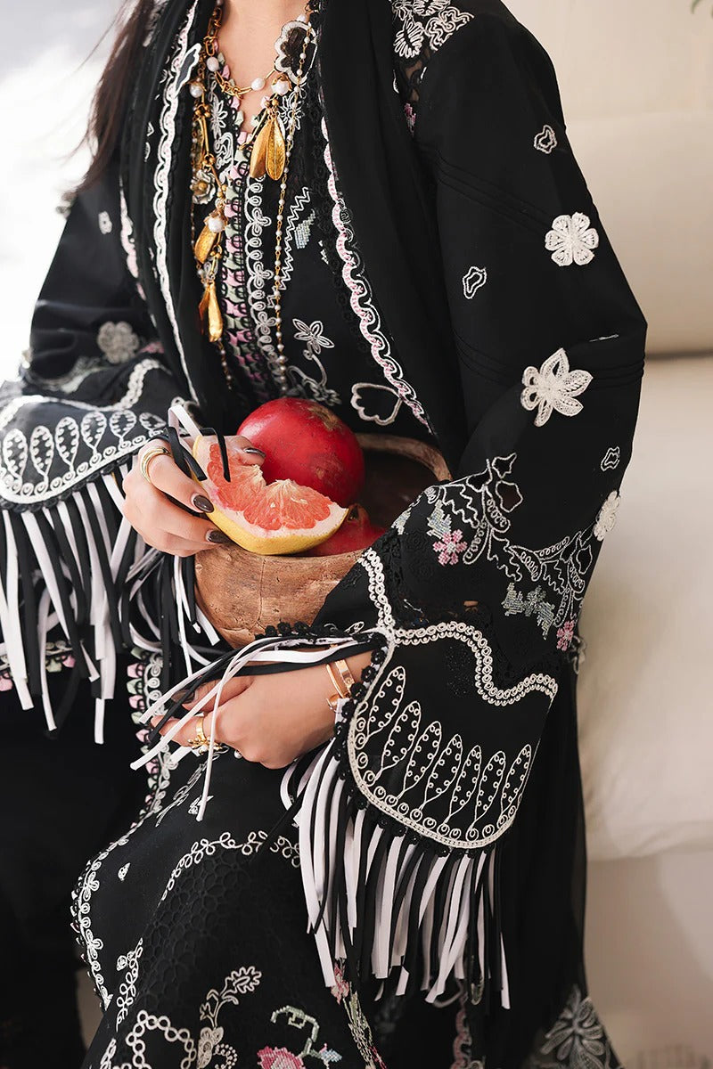 Qalamkar SA-02 Liana black suit close up embroidery detail front