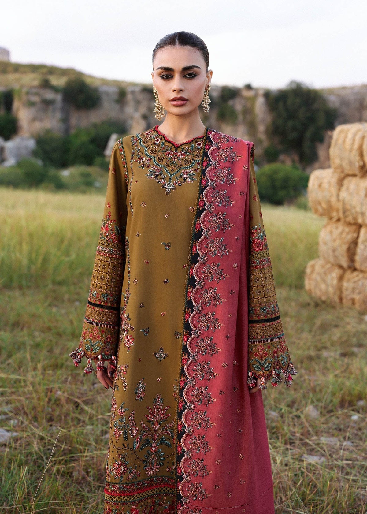 Hussain Rehar Gitiara khaddar Stitched